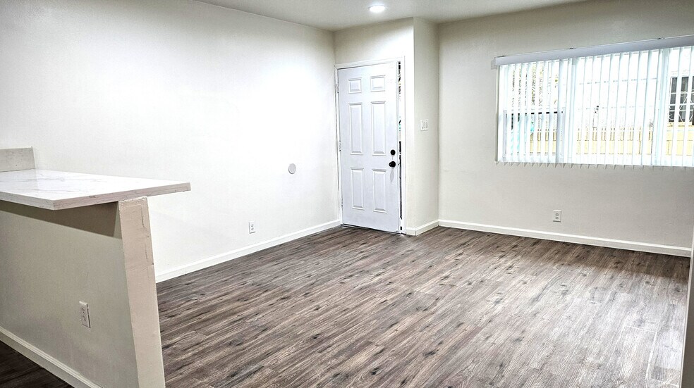 Building Photo - 11516 Eucalyptus Ave