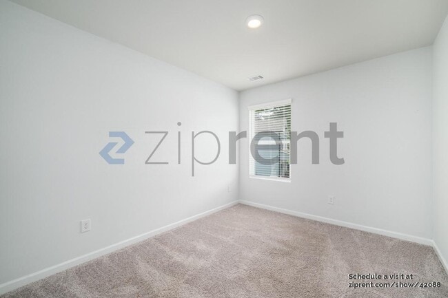 Building Photo - 165 Heard Ln