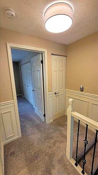 Building Photo - 6525 Blossomwood Cir NE