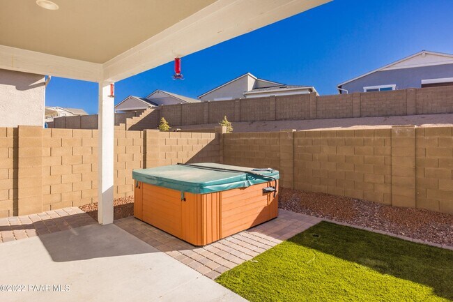 Building Photo - 1385 Warbler Wy