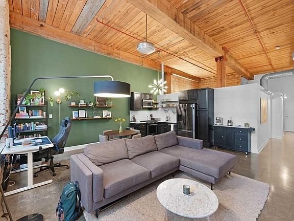 Building Photo - 170 Boulevard SE