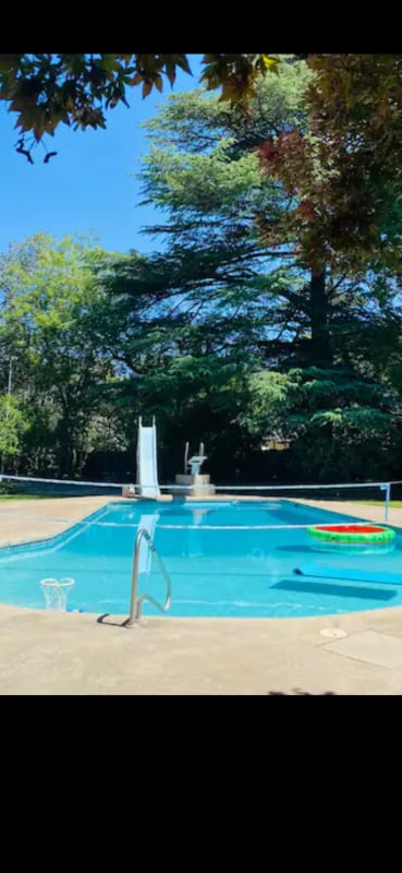 Building Photo - 914 Arbutus Ave