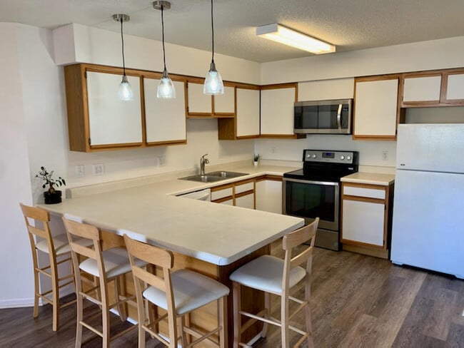 Building Photo - 205 5th St