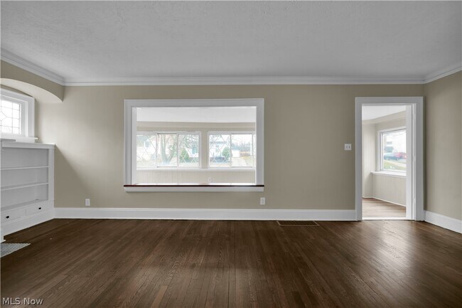 Building Photo - 11103 Lincoln Ave