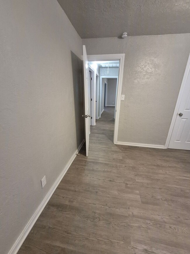 Building Photo - Newly updated Cottage style home in Lawton...