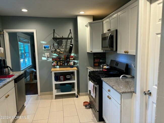 Building Photo - 1212 10th Ave