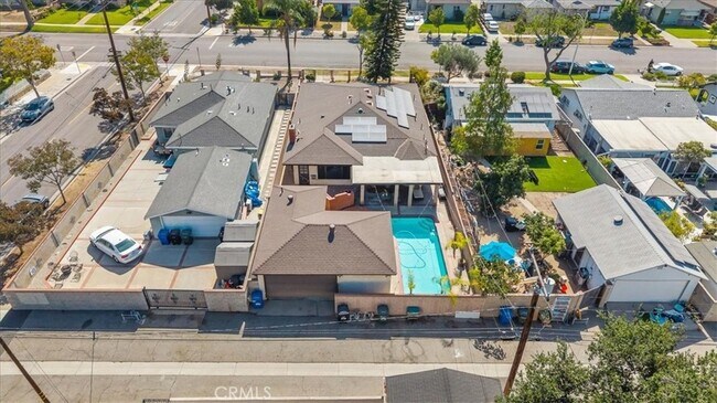 Building Photo - 943 N Orange Ave