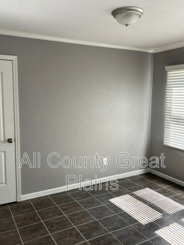 Building Photo - 2121 W 79th St