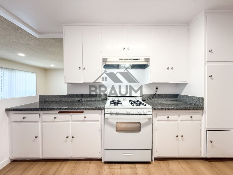 Building Photo - 6041 Whitsett Ave