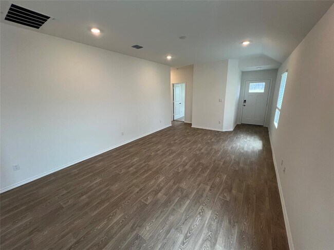Building Photo - 306 Constanza Trl