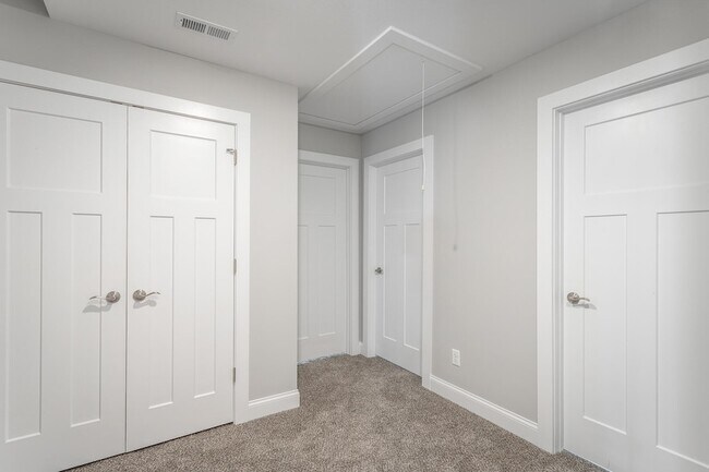 Building Photo - 8955 Silver Maple Dr