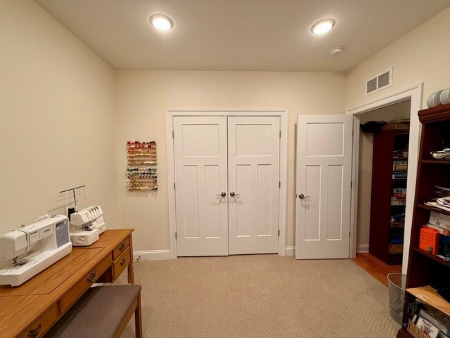 Building Photo - 1539 Barnett St