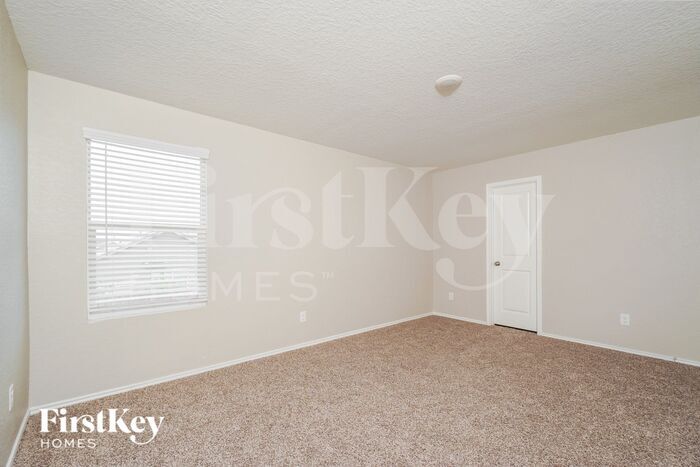 Building Photo - 2425 Double Oak Dr