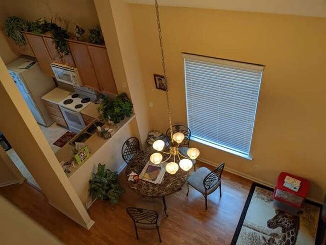 Building Photo - 960 Cinnamon Dr
