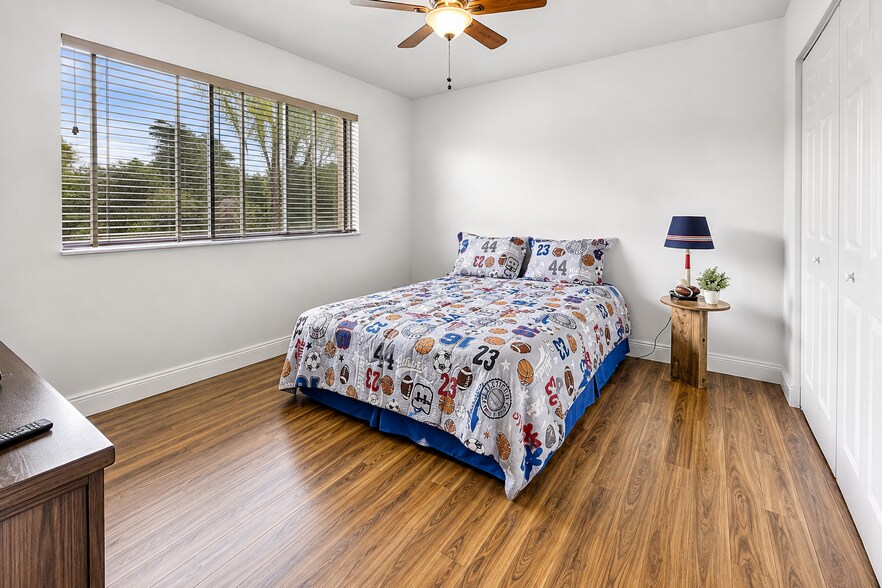 Building Photo - 1400 Crestwood Ct S