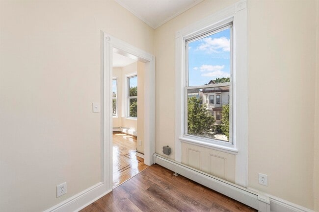 Building Photo - 816 20th St