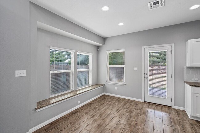 Building Photo - 607 Stampede Rd