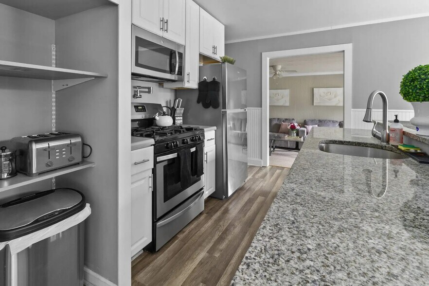 Building Photo - 4 Hathorn St