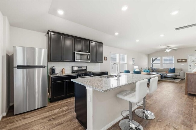 Building Photo - 805 Russet Rock Dr