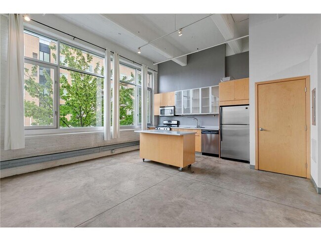 Building Photo - 700 N Washington Ave