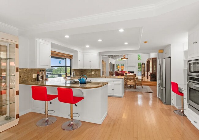 Building Photo - Unfurnished Village of Del Mar Home Boasti...