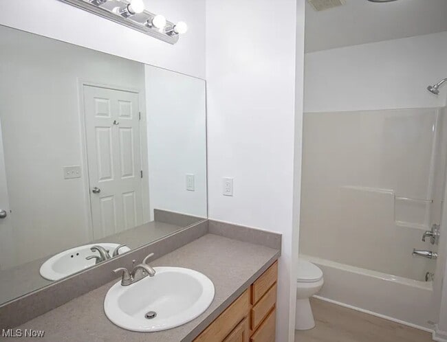 Building Photo - 2198 Noble Rd