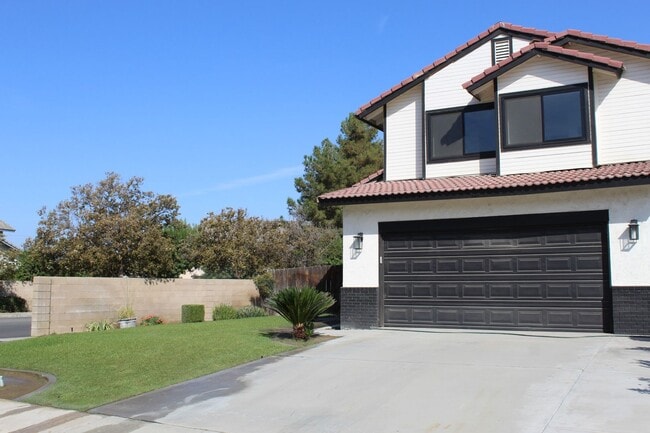 Building Photo - Southwest Bakersfield Home for Rent July
