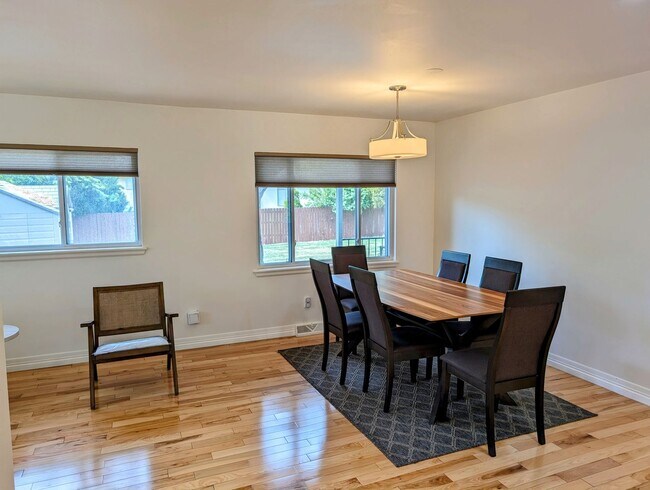 Building Photo - BEAUTIFUL 4 Bed 2 Bath Hampden Neighborhoo...