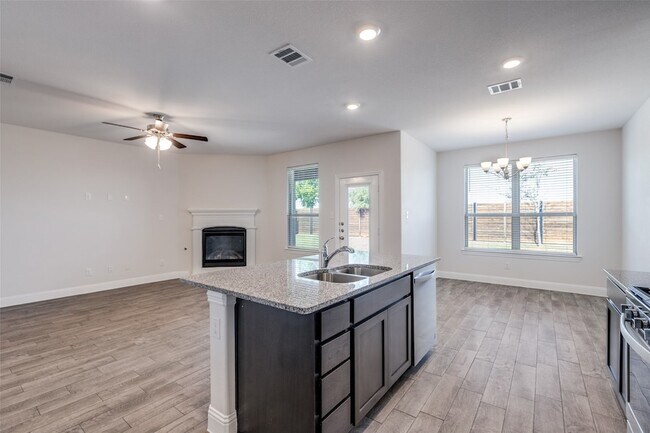 Building Photo - 10909 Los Alamos Dr