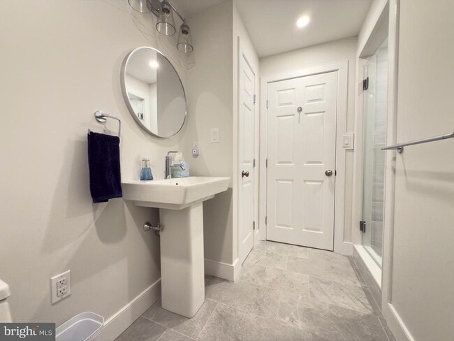 Building Photo - 42 Greythorne Woods Cir