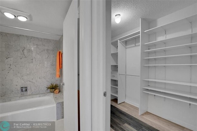 Building Photo - 3500 Galt Ocean Dr
