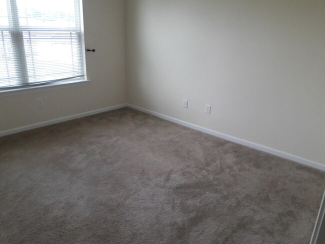 Building Photo - Lake Shore Subdivision-Port Wentworth