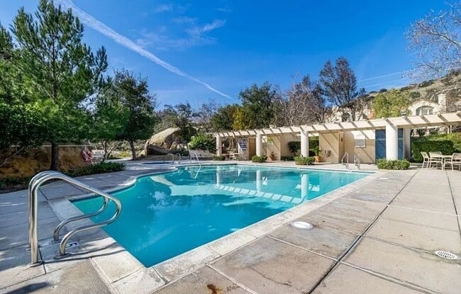 Building Photo - COMPLETELY REMODELED 3 Beds+2.5 Baths 2-st...