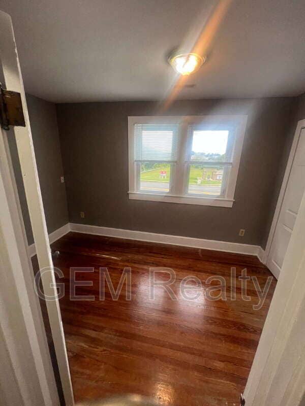 Building Photo - 349 White Oak Rd