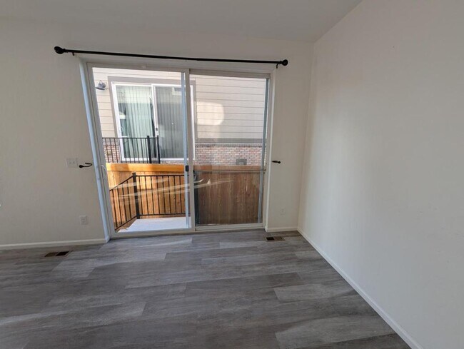 Building Photo - 17517 Booth Fls Wy