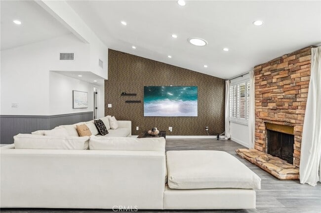 Building Photo - 5633 Rawlings Ave