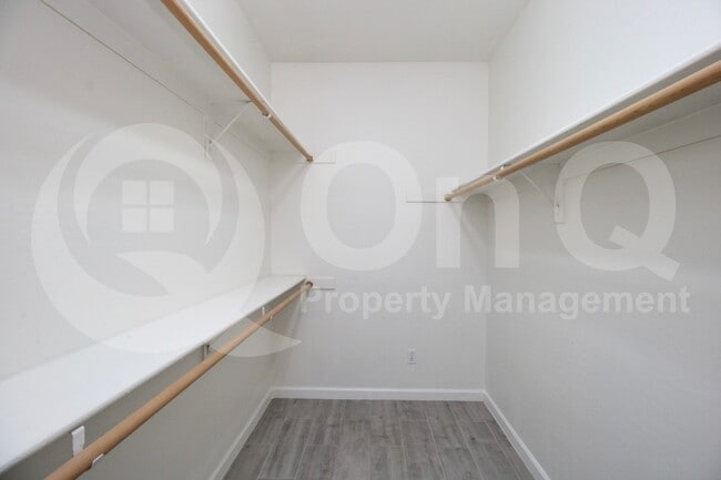 Building Photo - 440 S Val Vista Dr