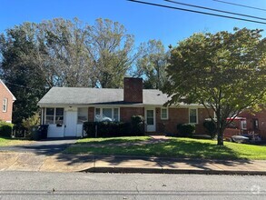 Building Photo - Spacious brick house in Lynchburg! Move in...