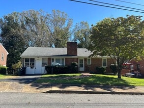 Building Photo - Spacious brick house in Lynchburg!