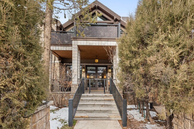 Building Photo - 704 E Cooper Ave