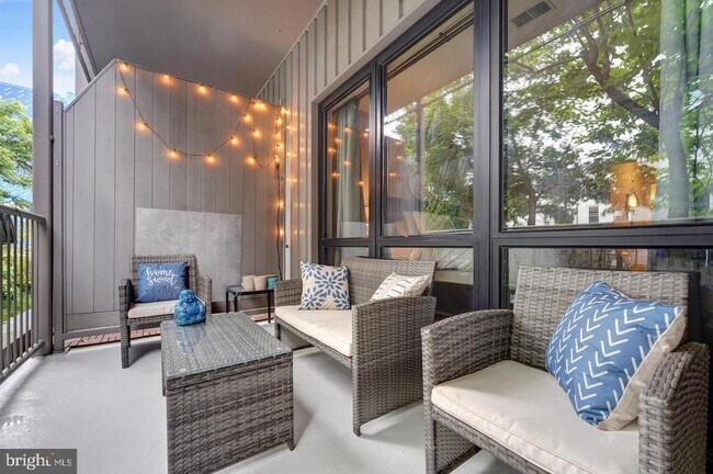 Building Photo - 934 N 3rd St