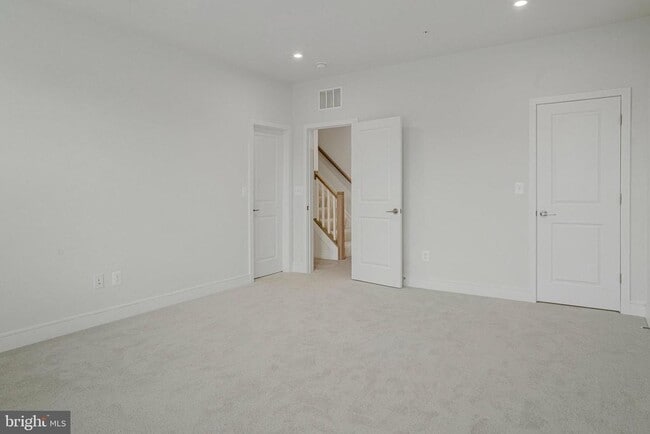 Building Photo - 43288 Farringdon Sq