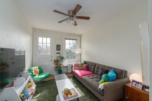 Building Photo - Oakenshawe 5-Bedroom, 2-Bathroom Home Close to Johns Hopkins