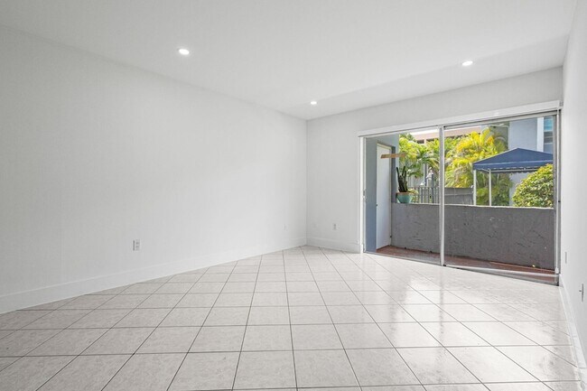 Building Photo - 9227 SW 87th Ave