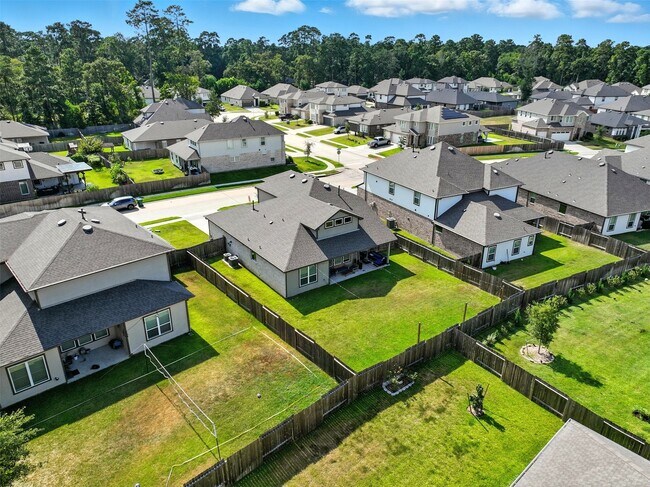Building Photo - 14245 Lake Lodge Dr