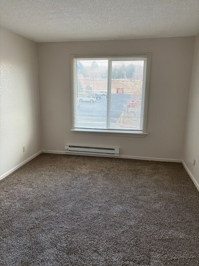 Building Photo - 1 BEDROOM/1 BATH CONDO UPSTAIRS UNIT AVAIL...