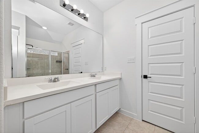 Building Photo - 16307 Rockdale Landing Dr