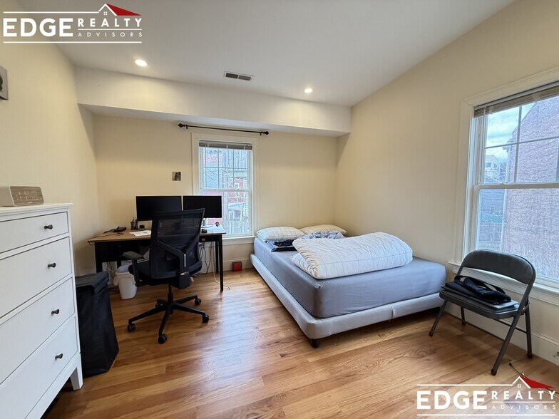 Building Photo - 23 Higgins St