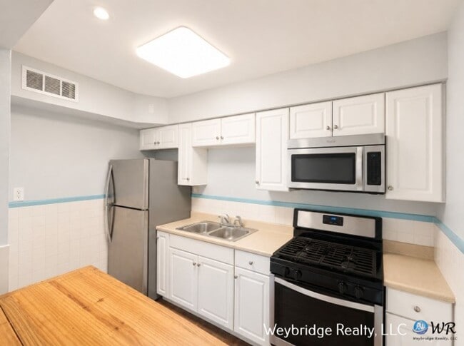 Building Photo - 3518 Hazelwood Ave