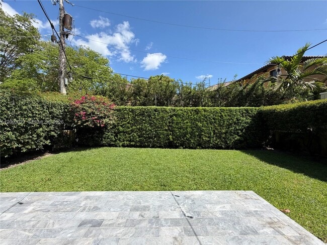 Building Photo - 815 Valencia Ave